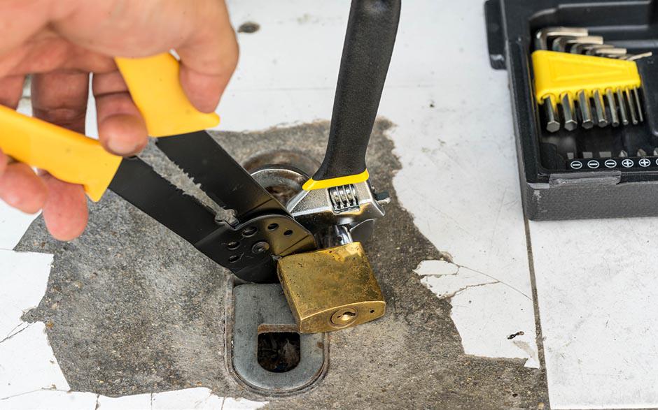 changer serrure porte pvc Magny-le-Hongre